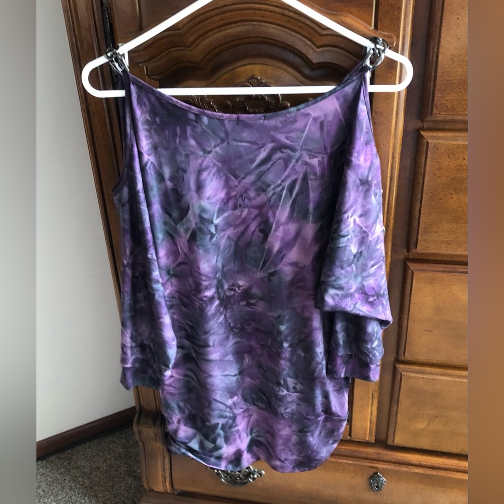 NWT STUDIO Y BLOUSE CUT OF SHOULDERS WITH CHAINS